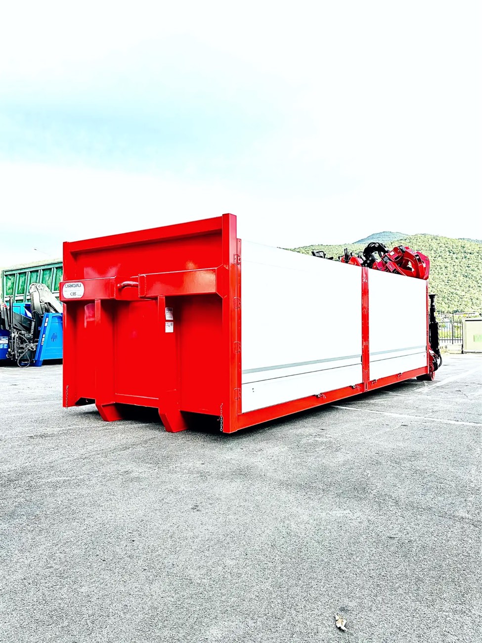 Gru montata su container o pianale scarrabile 1