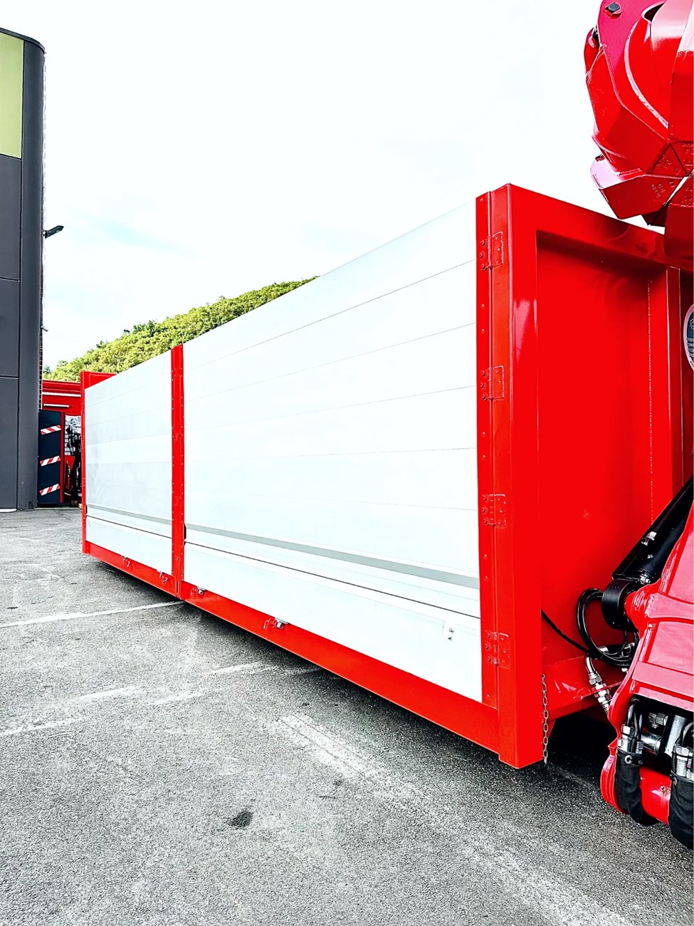 Gru montata su container o pianale scarrabile 3