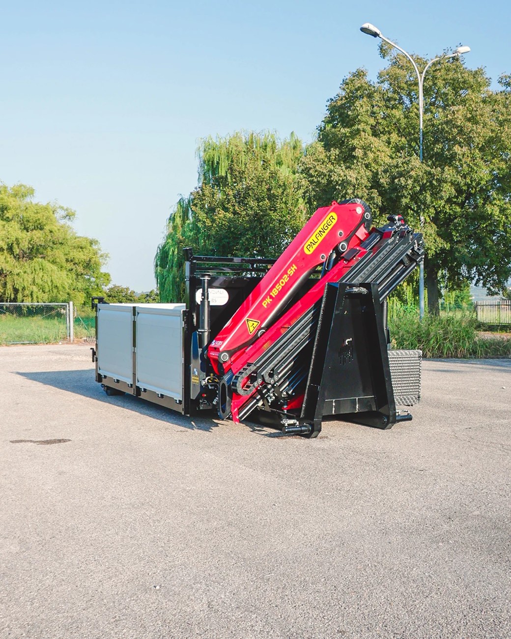 Gru montata su container o pianale scarrabile 4