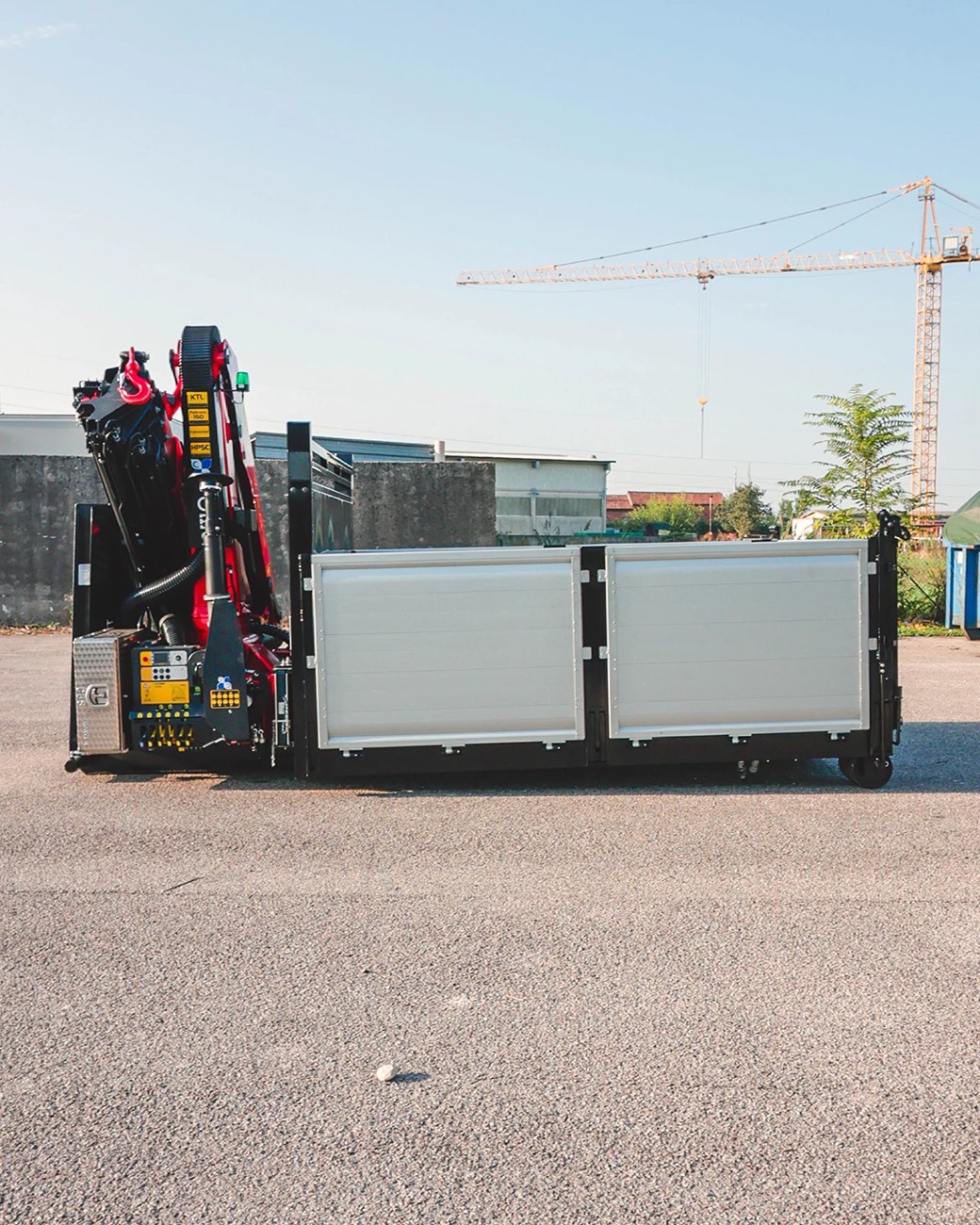 Gru montata su container o pianale scarrabile 6