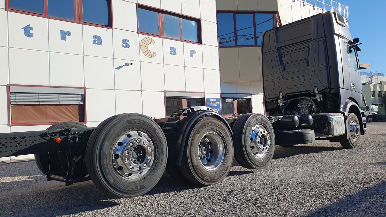 Mercedes Actros L ProCabin 2548 con asse intermedio aggiunto 2