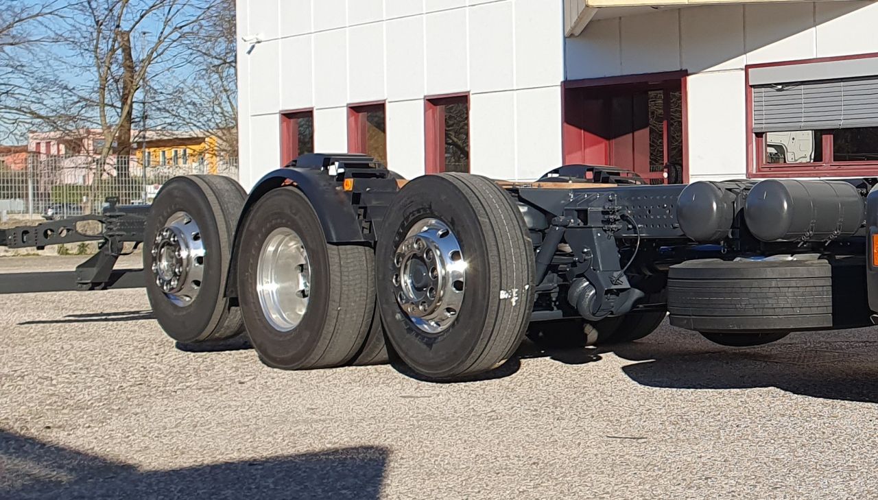 Mercedes Actros L ProCabin 2548 con asse intermedio aggiunto 3