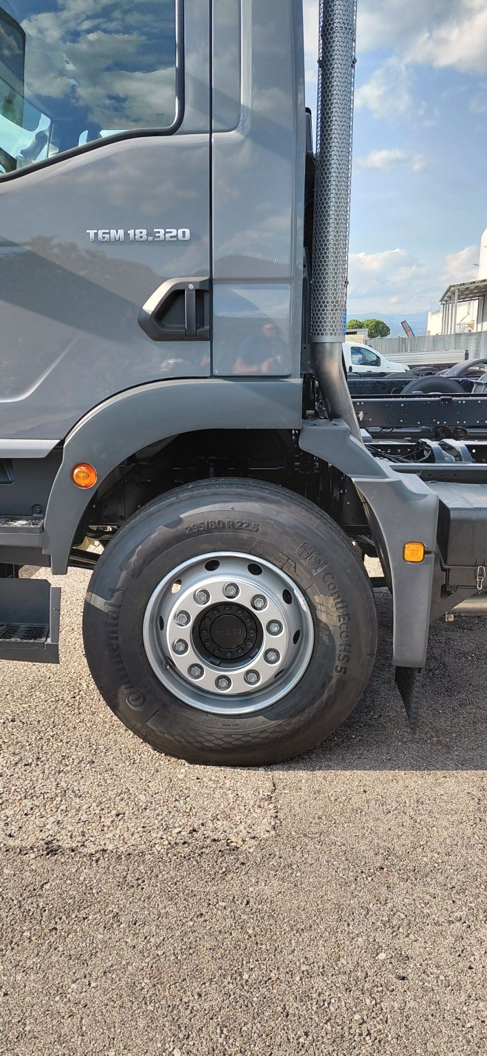 MAN con larghezza ristretta a 2,3 metri 3