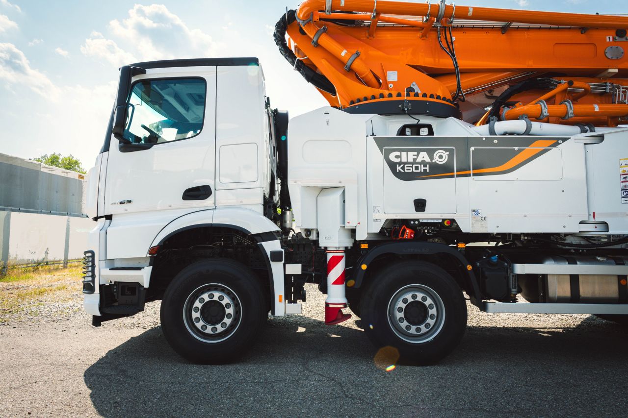 Mercedes-Benz 4163 K 8x4 trasformato per pompa calcestruzzo