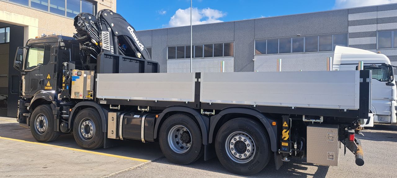 MAN TGS 35.480 con passo modificato per cassone e gru 4