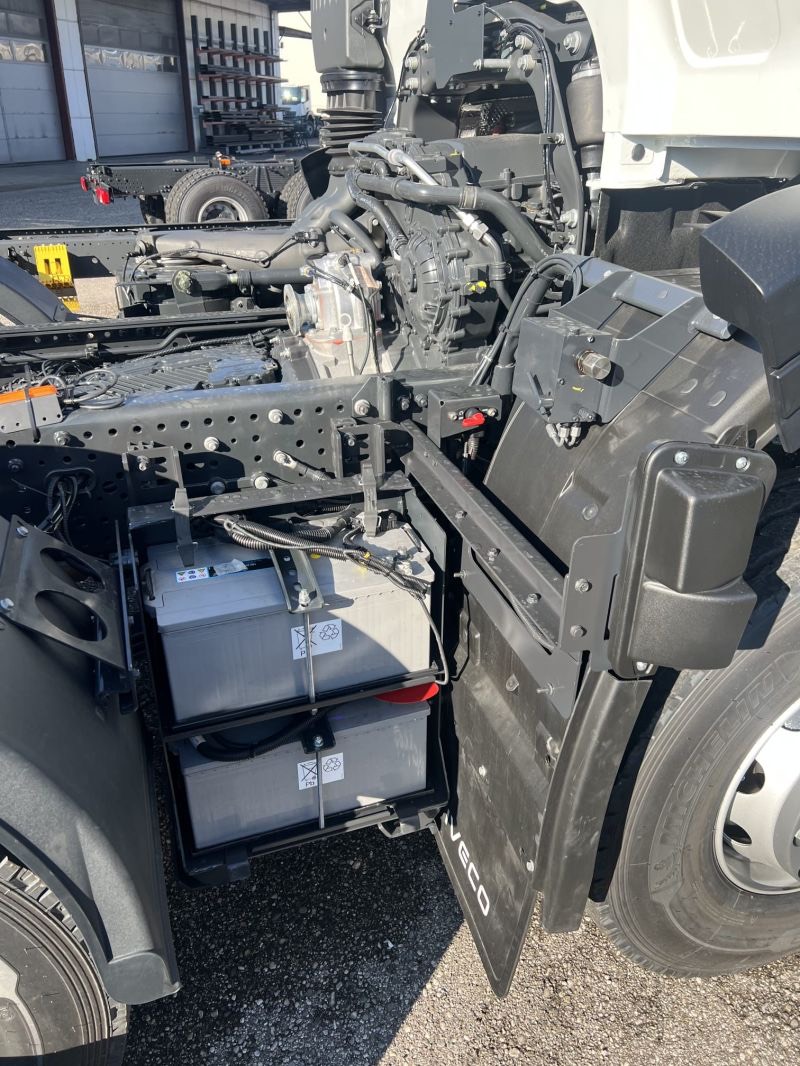 IVECO T-WAY con componenti spostati 1