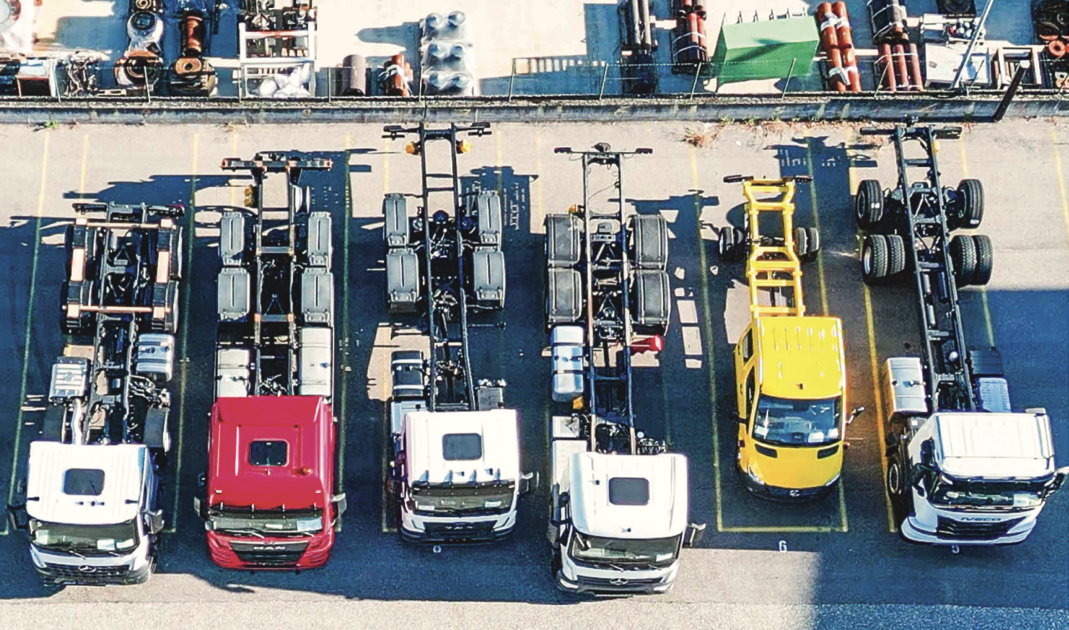 Veduta aerea del piazzale Trascar con i telai in lavorazione