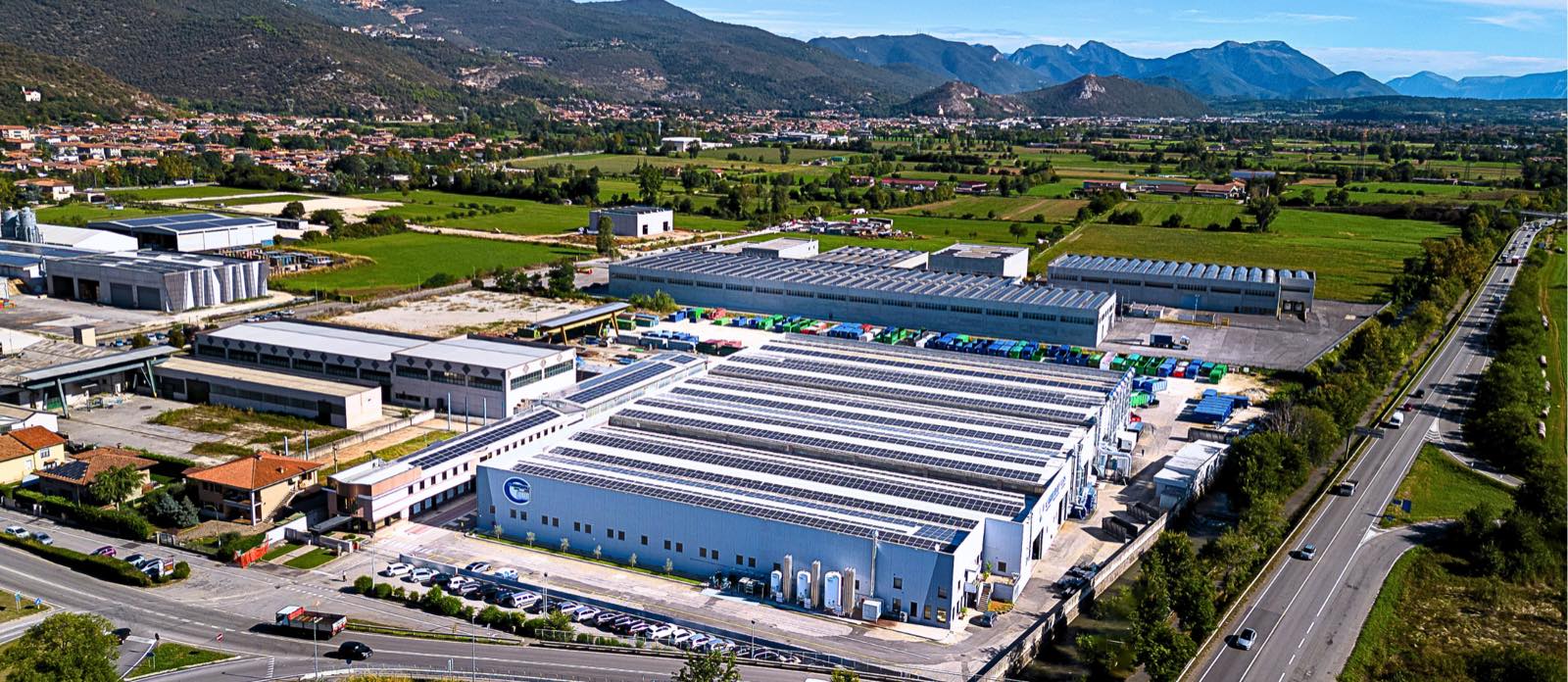 Veduta aerea dello stabilimento Carnovali a Prevalle