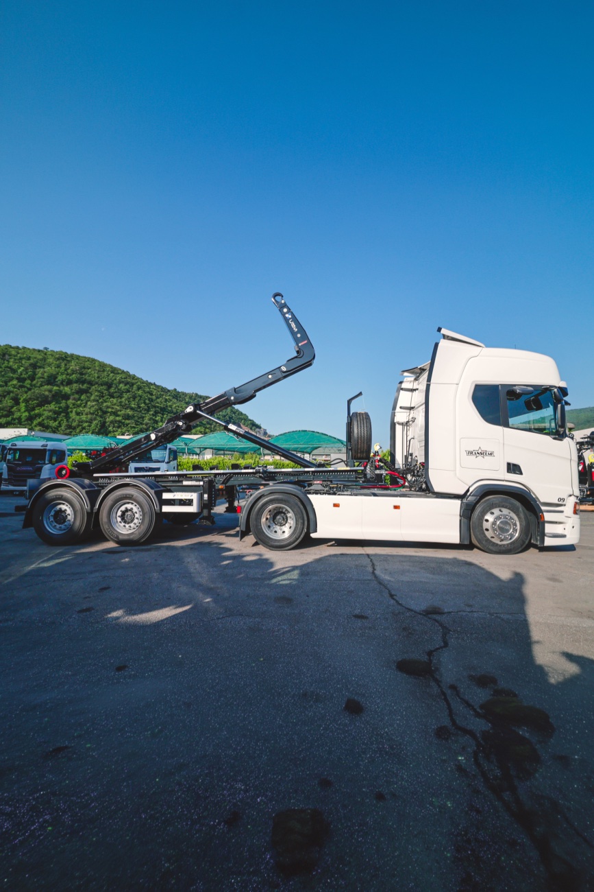 Allestimento scarrabile su semirimorchio CBS 2