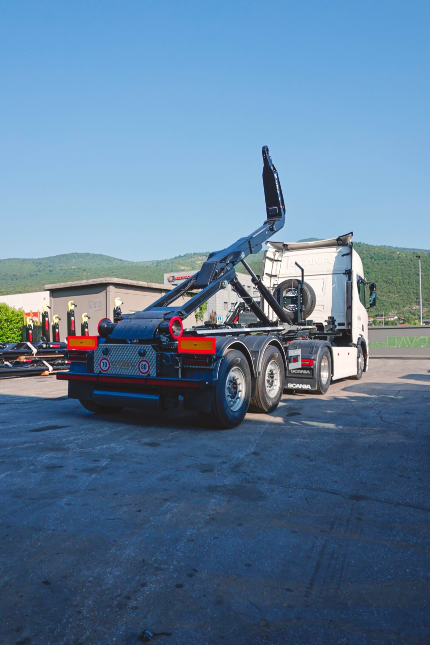 Allestimento scarrabile su semirimorchio CBS 3