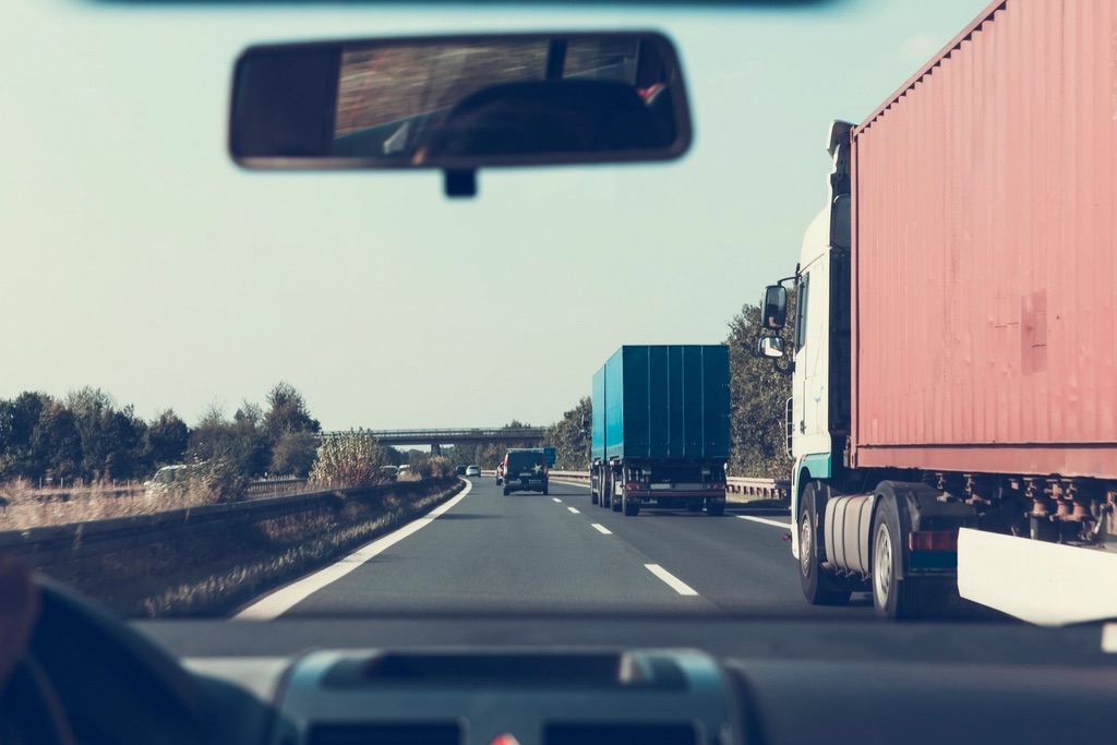Camion per il trasporto merci e la logistica